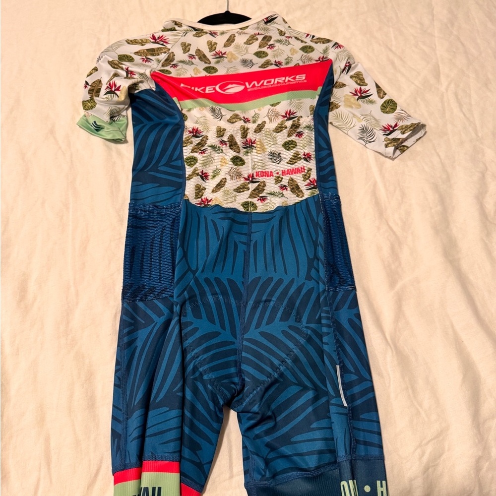 Colorful tri suit with Tropical Print